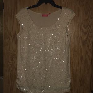 Ⓜ️Beige top with sequins